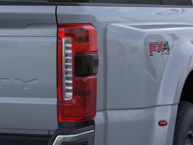 2026 Ford Super Duty F-350 DRW 4WD CREW 8' LARIAT