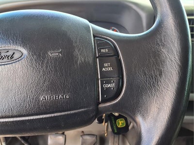 2002 Ford Super Duty F-350 DRW XL