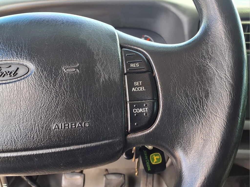 2002 Ford Super Duty F-350 DRW XL