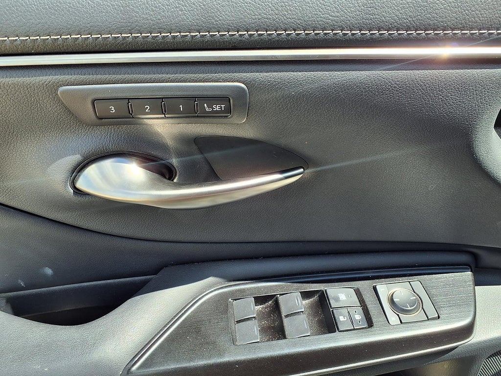 2019 Lexus ES Base