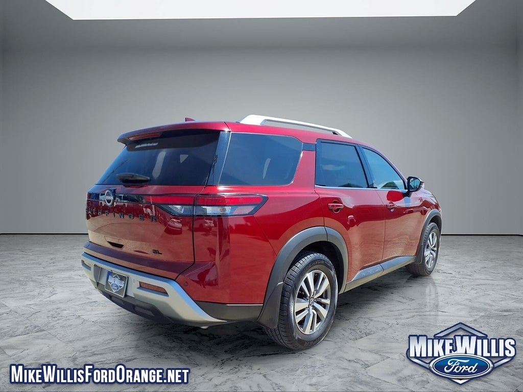 2022 Nissan Pathfinder SL