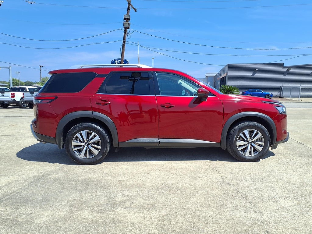2022 Nissan Pathfinder SL