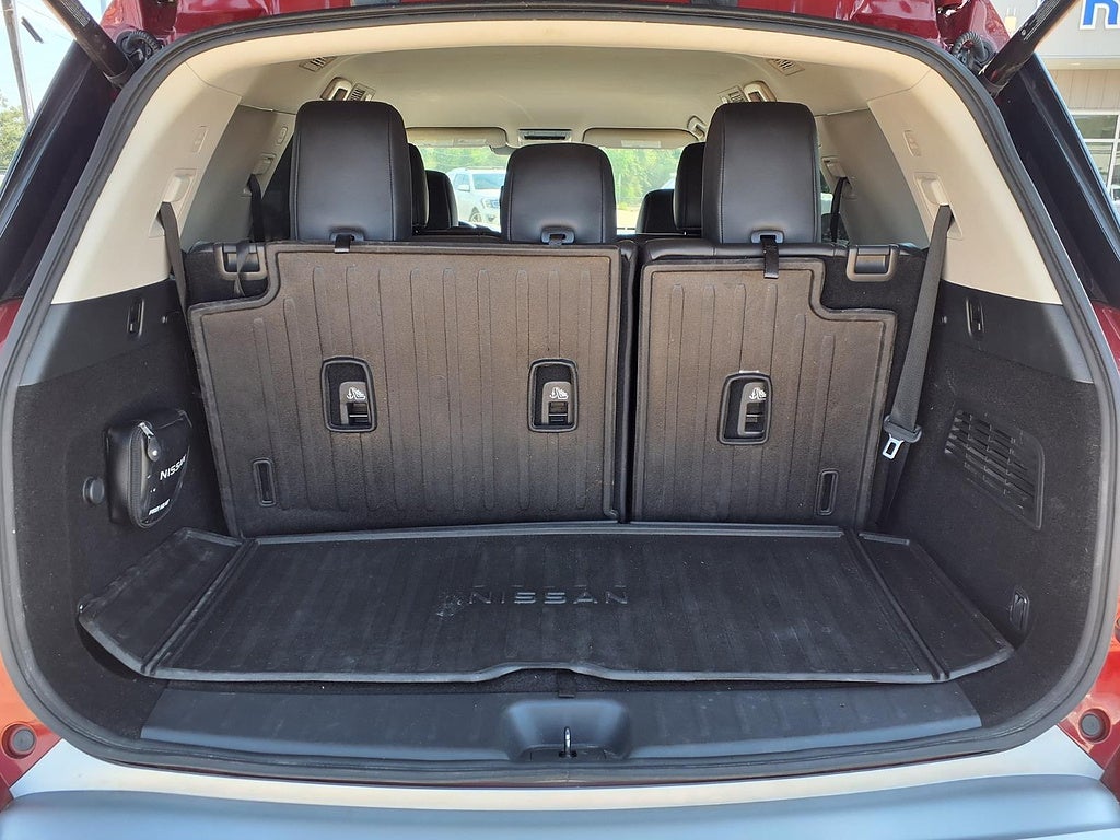 2022 Nissan Pathfinder SL