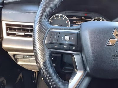 2024 Mitsubishi Outlander LE