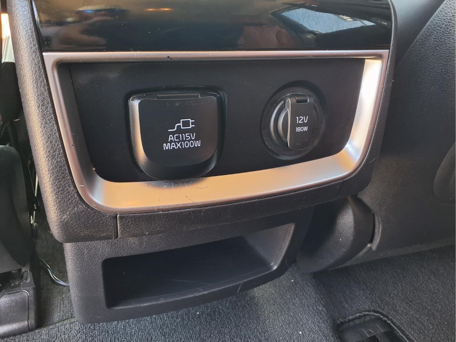 2024 Kia Carnival SX