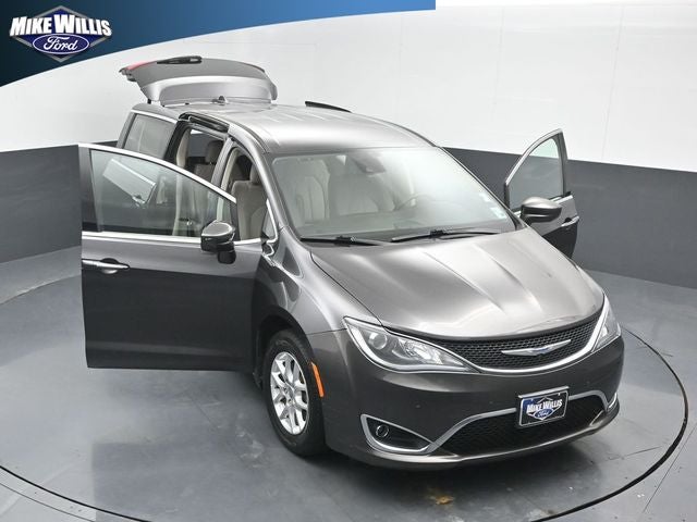 2020 Chrysler Pacifica Touring