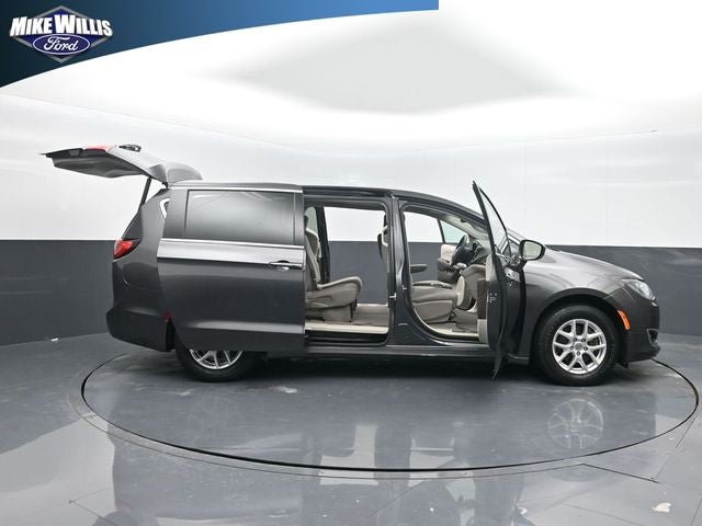 2020 Chrysler Pacifica Touring