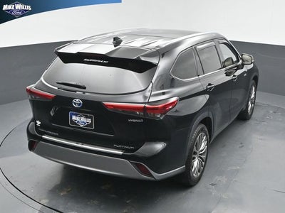 2021 Toyota Highlander Hybrid Platinum