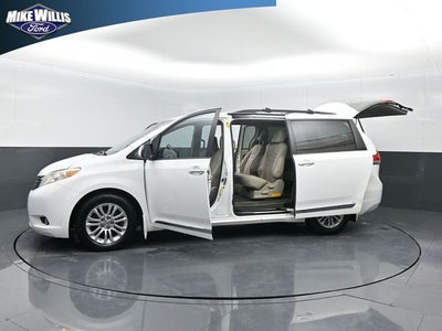2013 Toyota Sienna XLE Mobility Auto Access